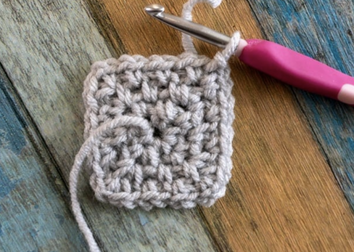 Moss Stitch Granny Square Crochet Tutorial