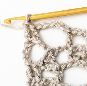 Lacy Interlocked Circles Crochet Stitch Photo Tutorial