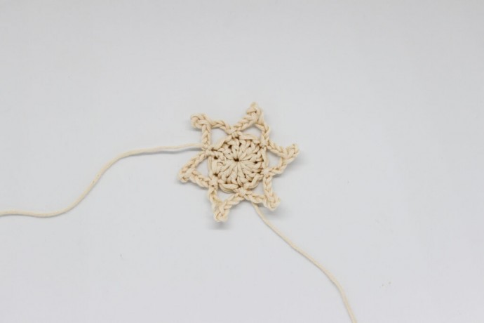 Crochet Snowflake Garland Photo Tutorial