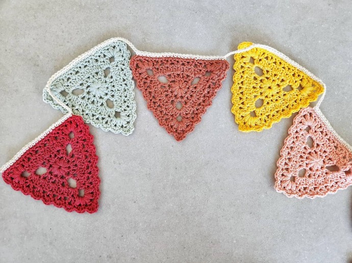 Floral Crochet Triangle Bunting Pattern
