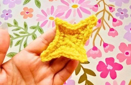 Crochet Star Emoji Appliqu&eacute; Pattern Tutorial