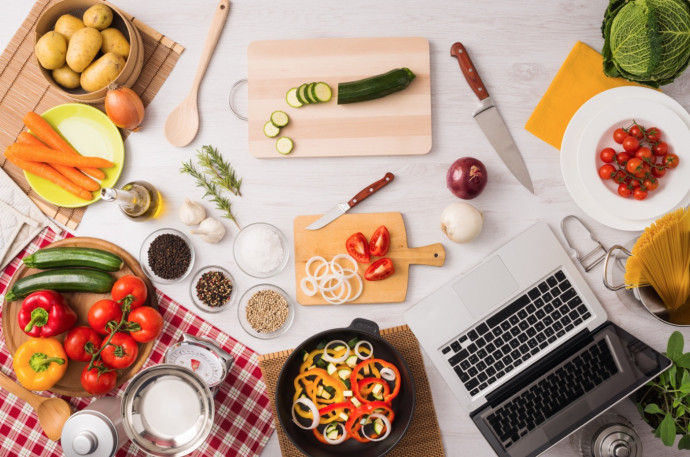 7 Kitchen Hacks & Simple Solutions 7 Kitchen Hacks & Simple Solutions