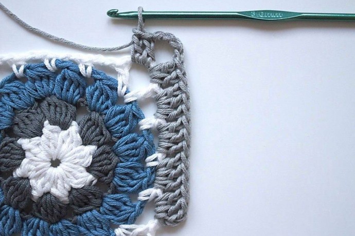 Dally Dahlia Crochet Granny Square Photo Tutorial