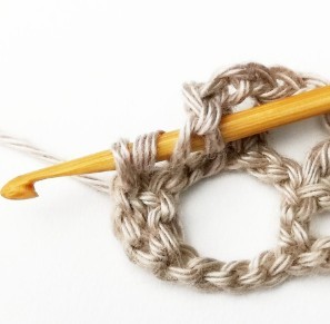 Lacy Interlocked Circles Crochet Stitch Photo Tutorial