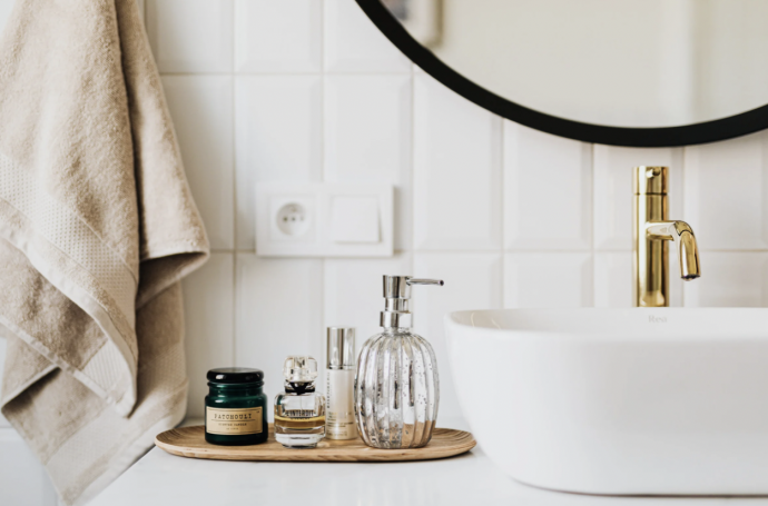 8 Great Tips to Organize and Declutter a Bathroom