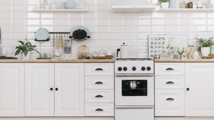 7 Dos and Don’ts of Cleaning Kitchen Cabinets