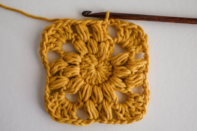 How to Crochet A Puff Star Granny Square Photo Tutoial