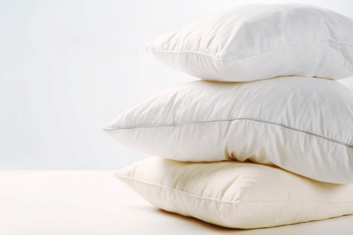 Tips for Washing Yellowed Pillows