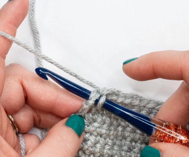 How to Seamlessly Change Yarn Colors in Crochet Tutorial