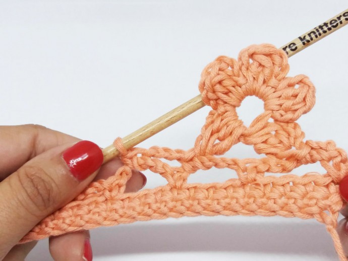 How to Crochet a Flower Border Photo Tutorial