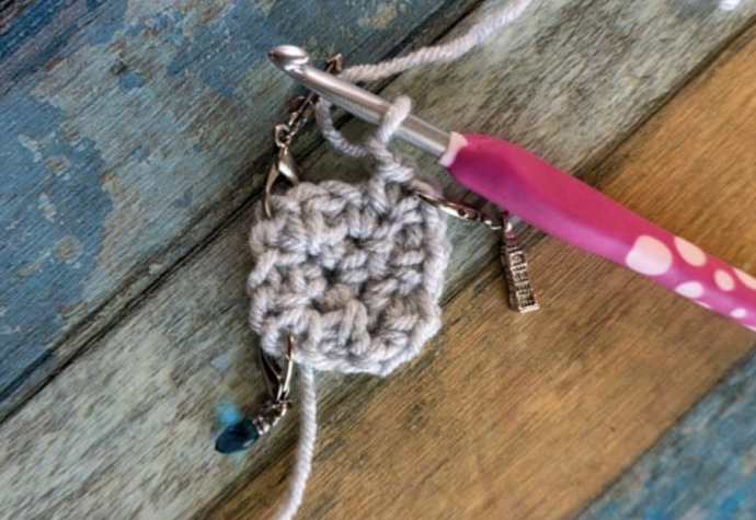 Moss Stitch Granny Square Crochet Tutorial