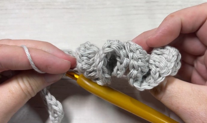 How to Crochet the Ruffle Stitch Photo Tutorial