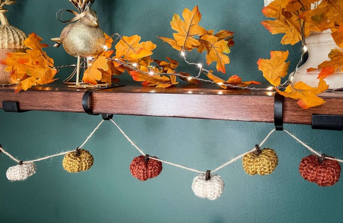 Crochet Pumpkin Garland Pattern