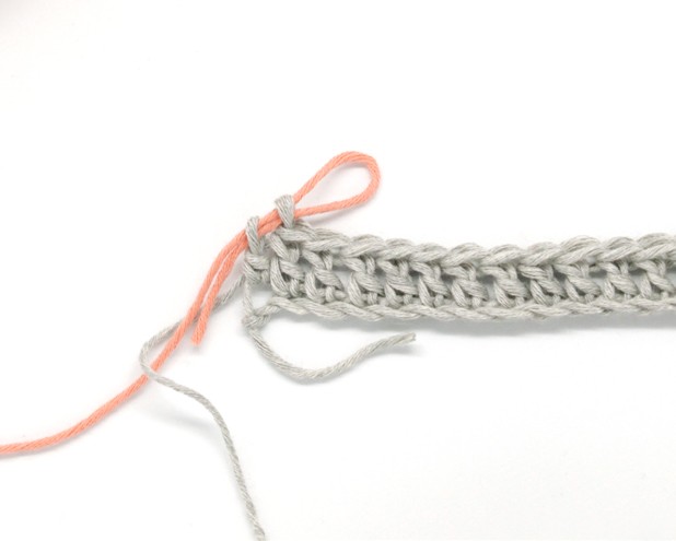 How to Carry Yarn Up When You Crochet Stripes