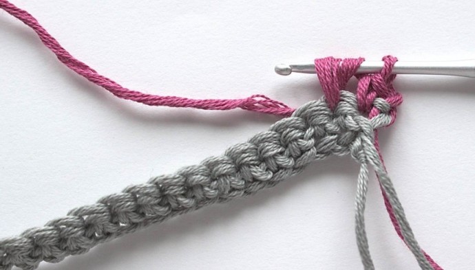 Raspberry Ripple Crochet Square Photo Tutorial