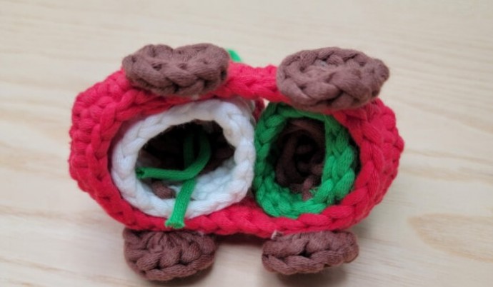 Red Truck Christmas Ornament Crochet Tutorial