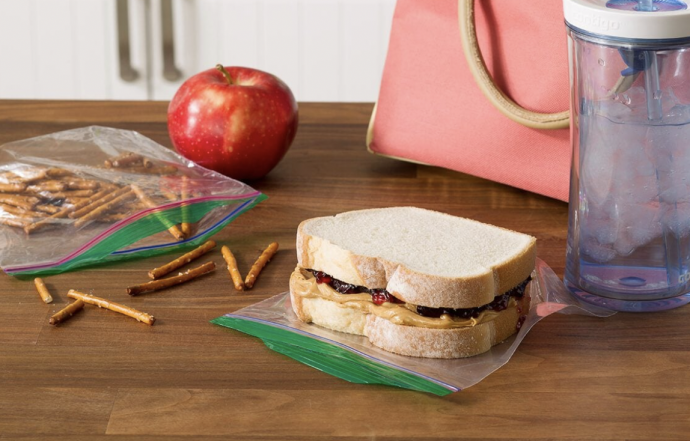 7 Brilliant Uses of Sandwich Bags Around the House