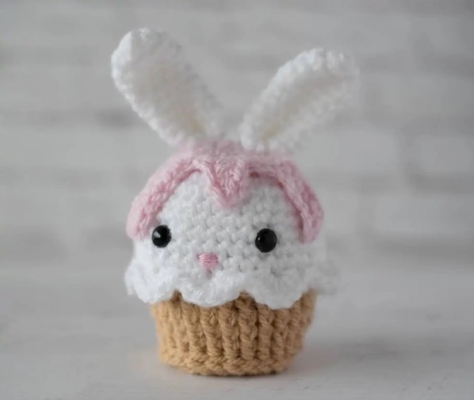 Crochet Cupcake: A Bunny To Love