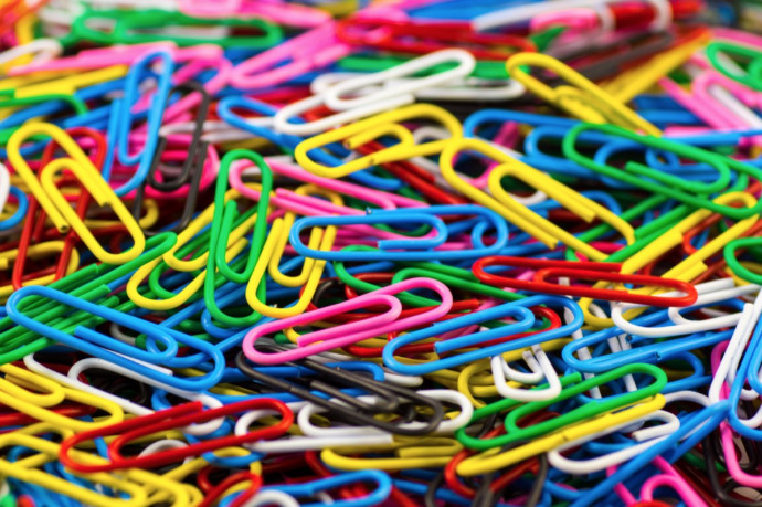 11 Helpful Uses of Paperclips