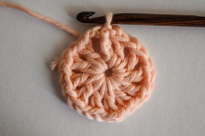 How to Crochet A Circle Flower Granny Square Photo Tutorial