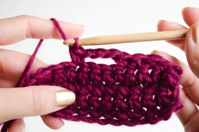 How to Crochet a Buttonhole Photo Tutorial