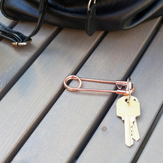 8 Incredible Uses of Safety Pins 8 Incredible Uses of Safety Pins