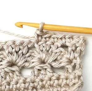 Aligned Four Leaf Clover Crochet Stitch Photo Tutorial