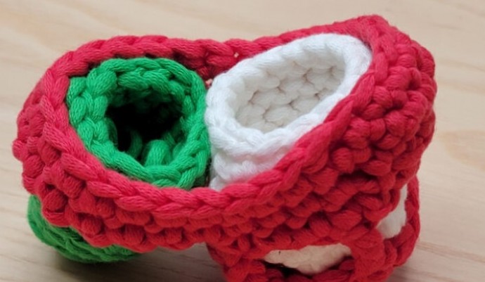 Red Truck Christmas Ornament Crochet Tutorial