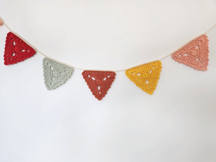 Floral Crochet Triangle Bunting Pattern