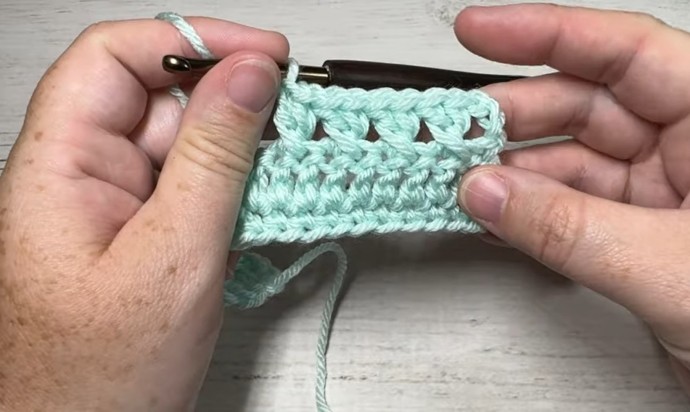 How to Crochet the Crossed Lines Stitch Photo Tutorial