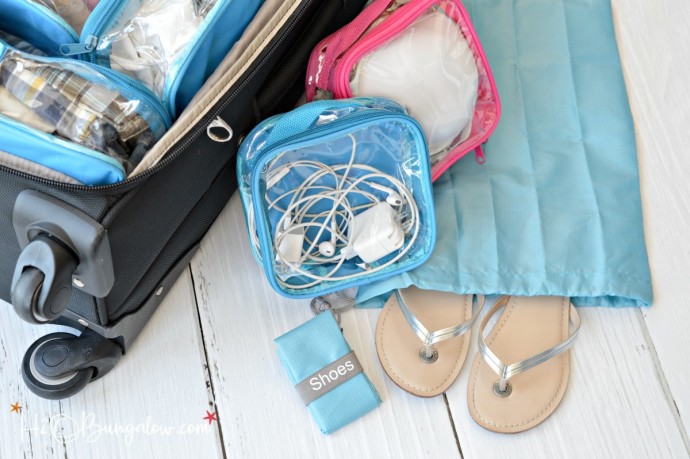 10 Ways to Stay Organized While Traveling