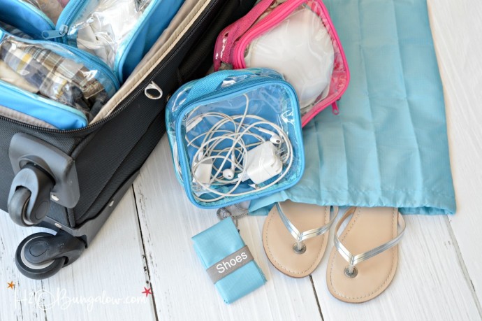 10 Ways to Stay Organized While Traveling 10 Ways to Stay Organized While Traveling