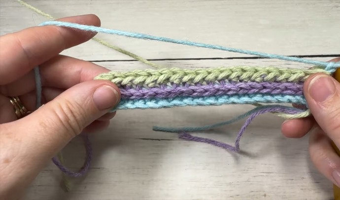 How to Crochet the Three Colour Ribbing Photo Tutorial