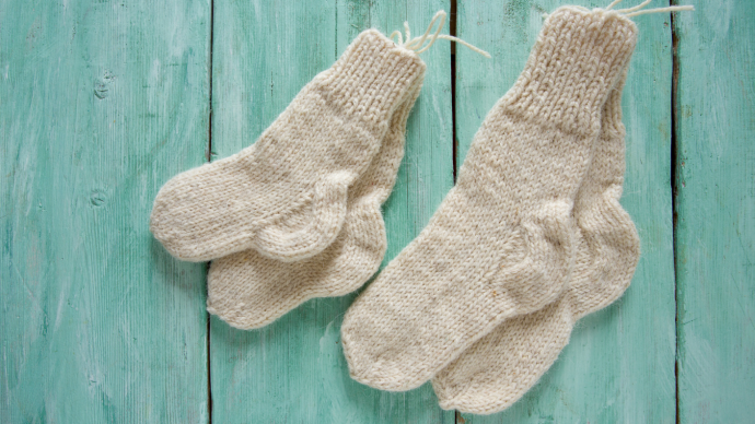 How to Knit Socks: Figure 8 Cast On