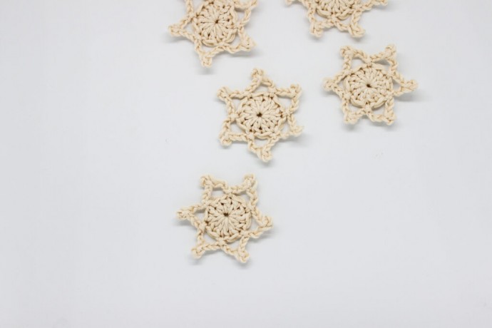 Crochet Snowflake Garland Photo Tutorial