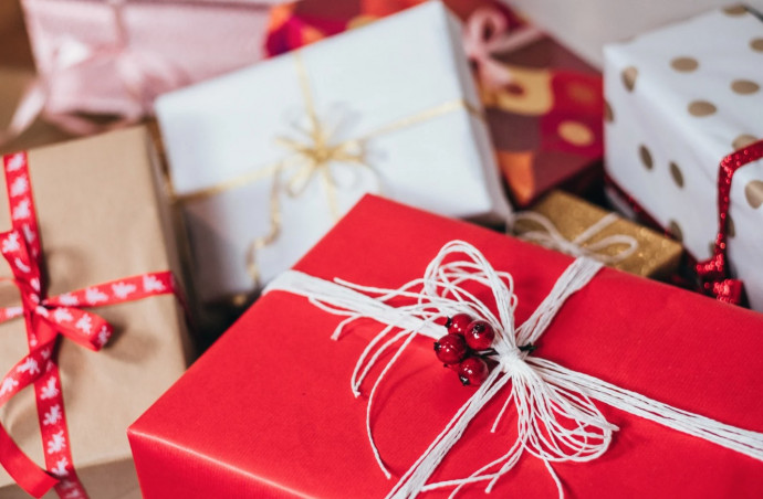 8 Genius Gift Wrapping Hacks That Will Simplify Your Holidays