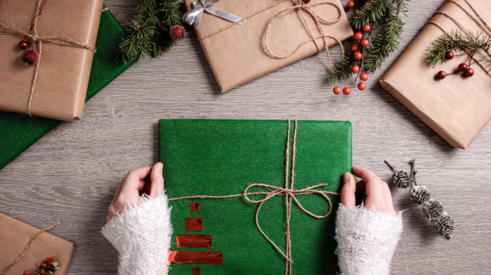 11 Practical Gift Wrapping Hacks For Holidays