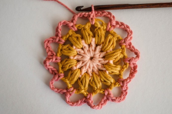 How to Crochet A Circle Flower Granny Square Photo Tutorial