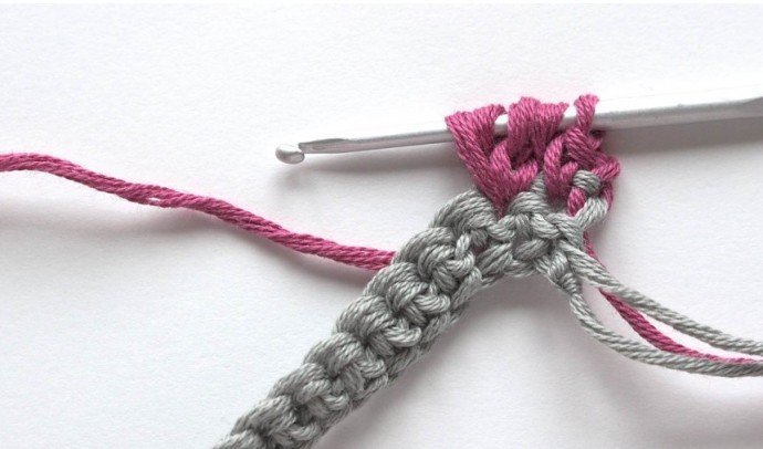 Raspberry Ripple Crochet Square Photo Tutorial