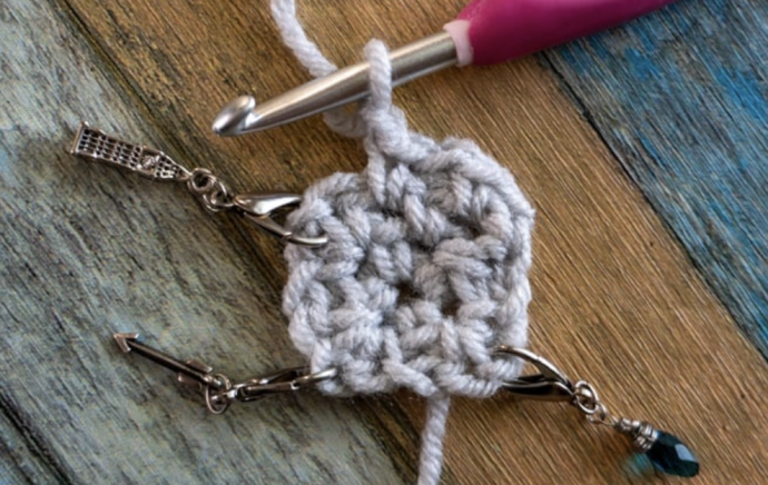 Moss Stitch Granny Square Crochet Tutorial