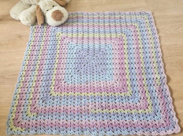 Iris Blanket &ndash; Big Granny Square Blanket Pattern