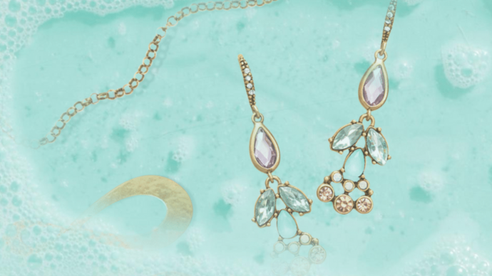 8 Jewelry Cleaning Hacks with Household Items 8 Jewelry Cleaning Hacks with Household Items