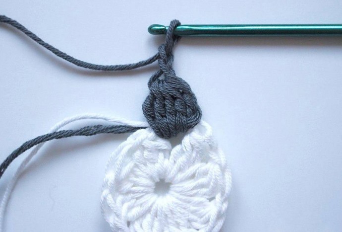 Dally Dahlia Crochet Granny Square Photo Tutorial