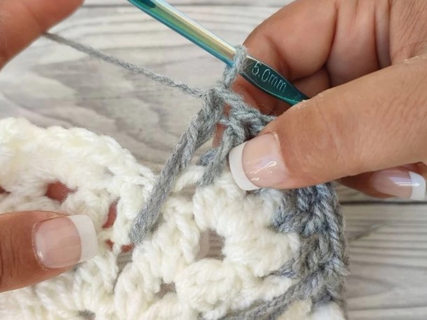 Crochet Snowflake Square Photo Tutorial