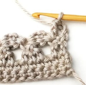 Aligned Four Leaf Clover Crochet Stitch Photo Tutorial