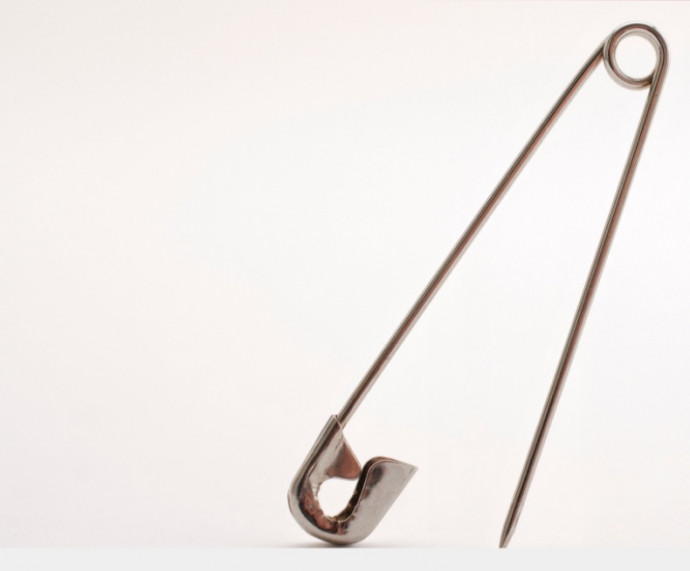 8 Incredible Uses of Safety Pins 8 Incredible Uses of Safety Pins