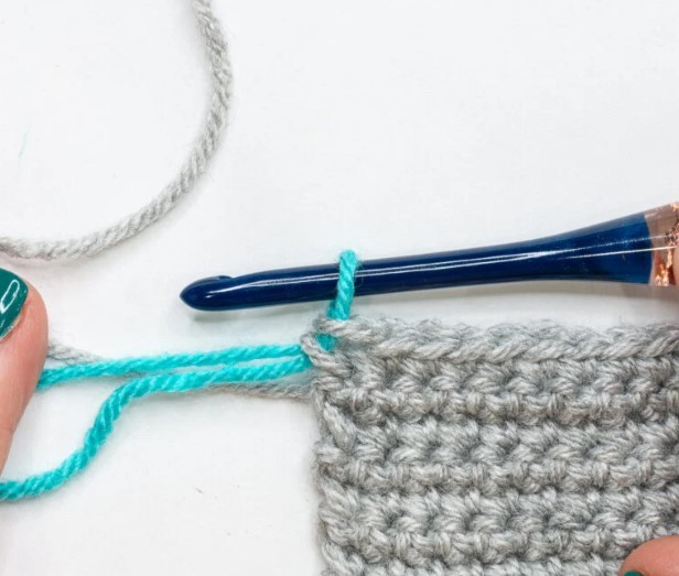How to Seamlessly Change Yarn Colors in Crochet Tutorial