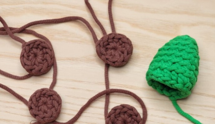 Red Truck Christmas Ornament Crochet Tutorial