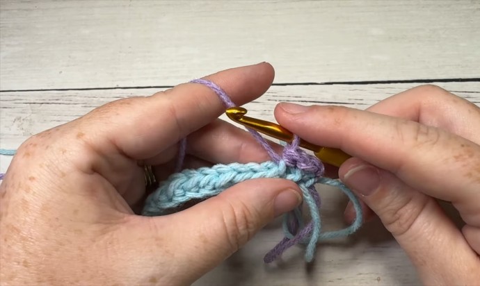 How to Crochet the Three Colour Ribbing Photo Tutorial