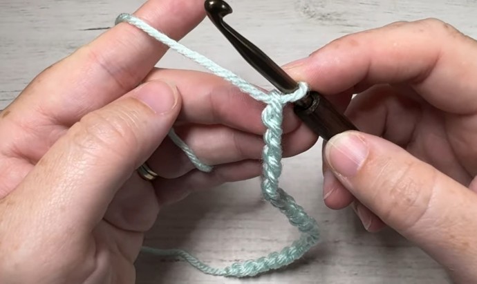 How to Crochet the Crossed Lines Stitch Photo Tutorial